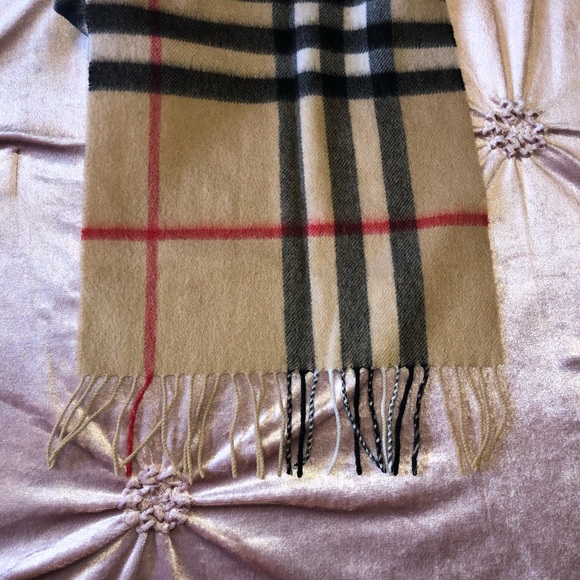 Cashmere Burberry Scarf - Picture 3 of 4